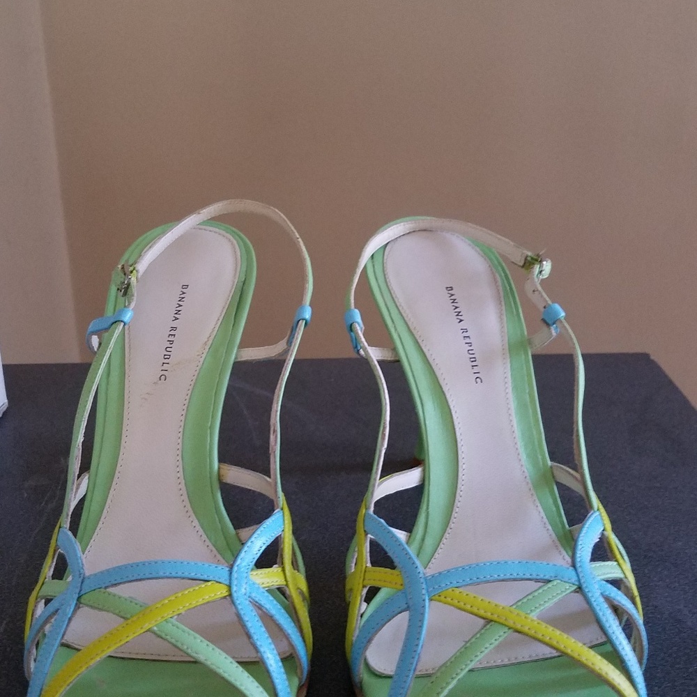 Super Cute PeepToe Spring Time Heels Size 8